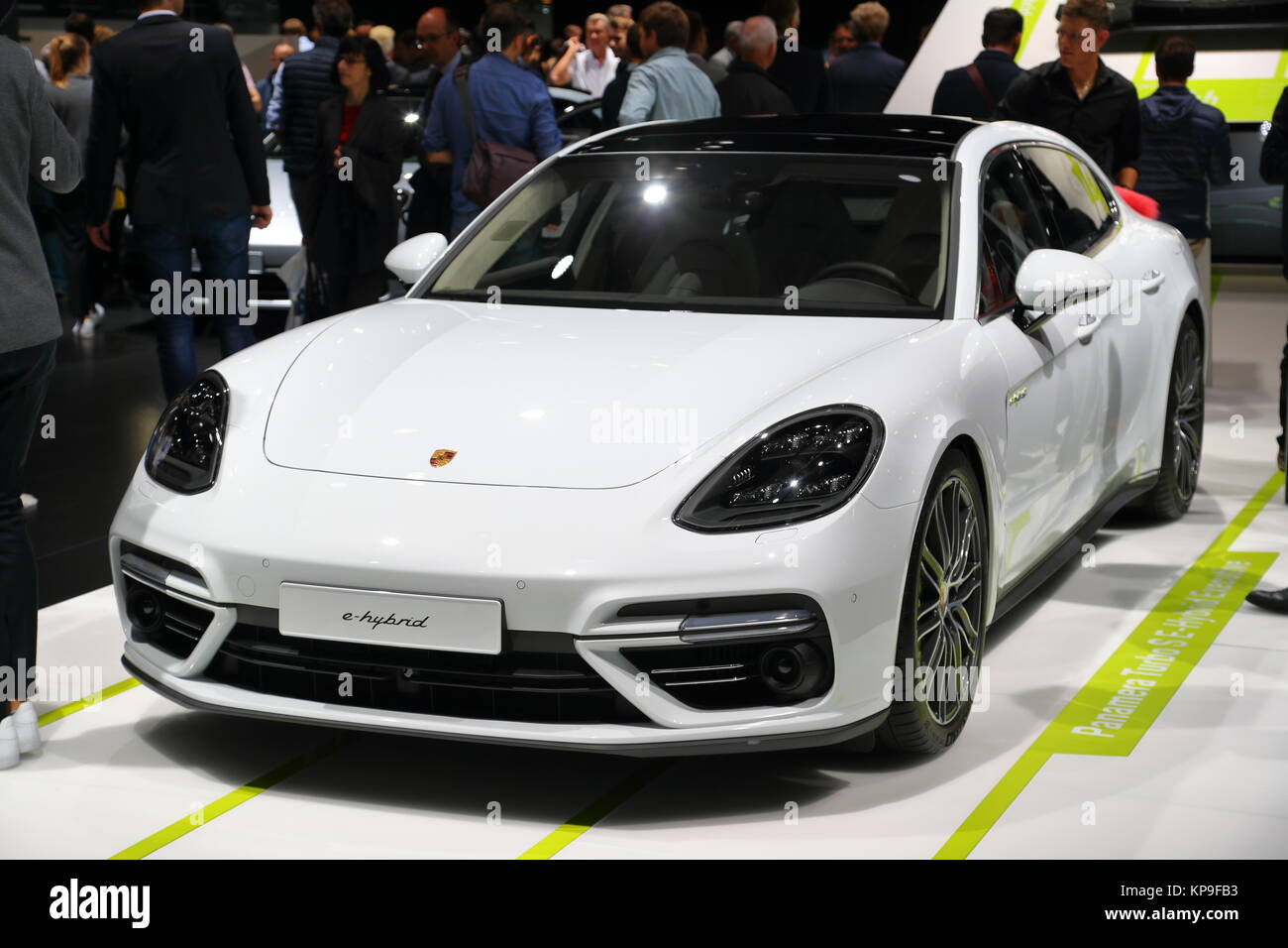 Porsche Panamera hybrid au Frankfurt International Motor Show 2017, Allemagne Banque D'Images