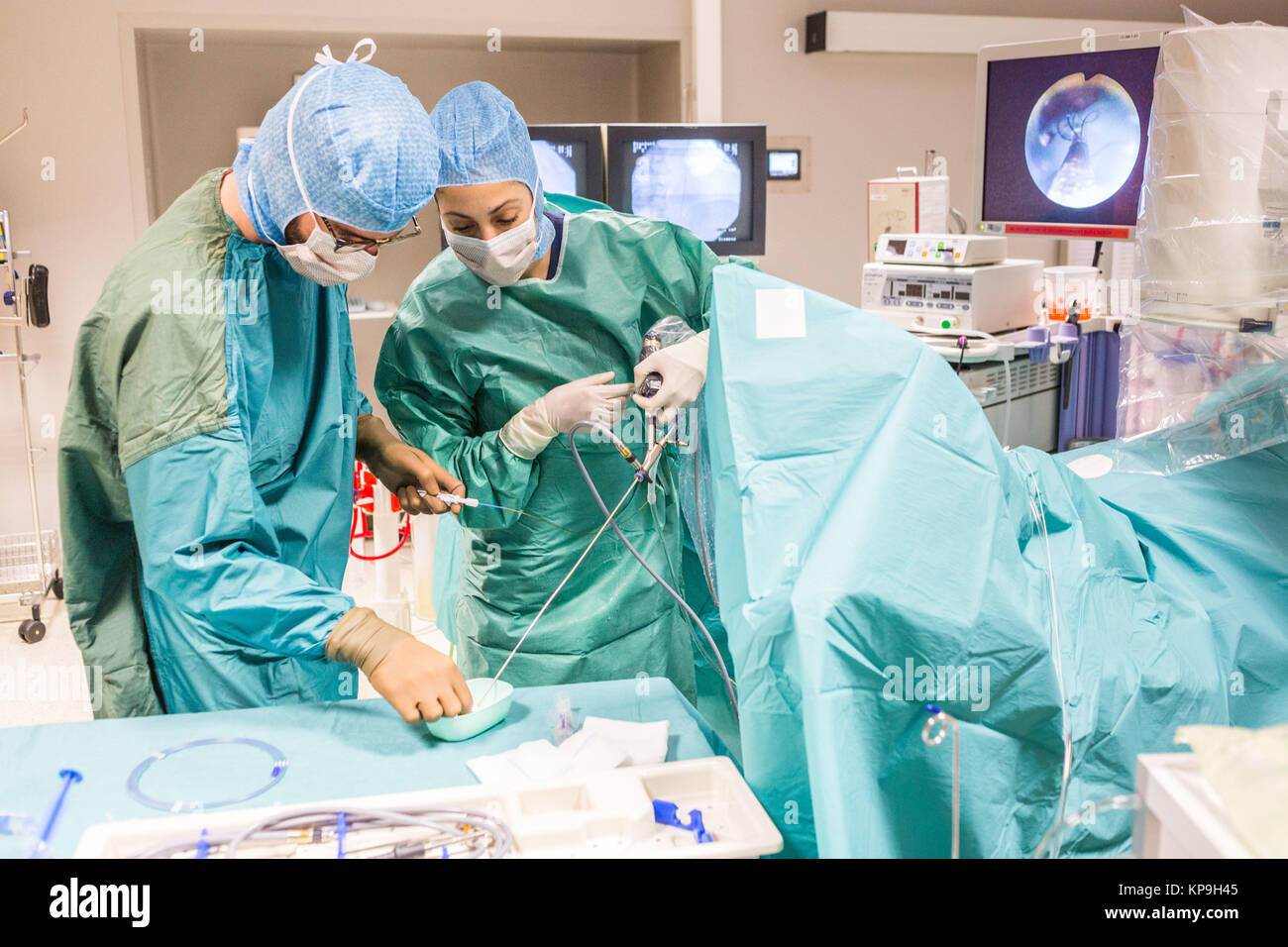 Traitement des calculs rénaux par ureteroscopy rigide (URS-R), l'hôpital d'Angoulême, France. Banque D'Images