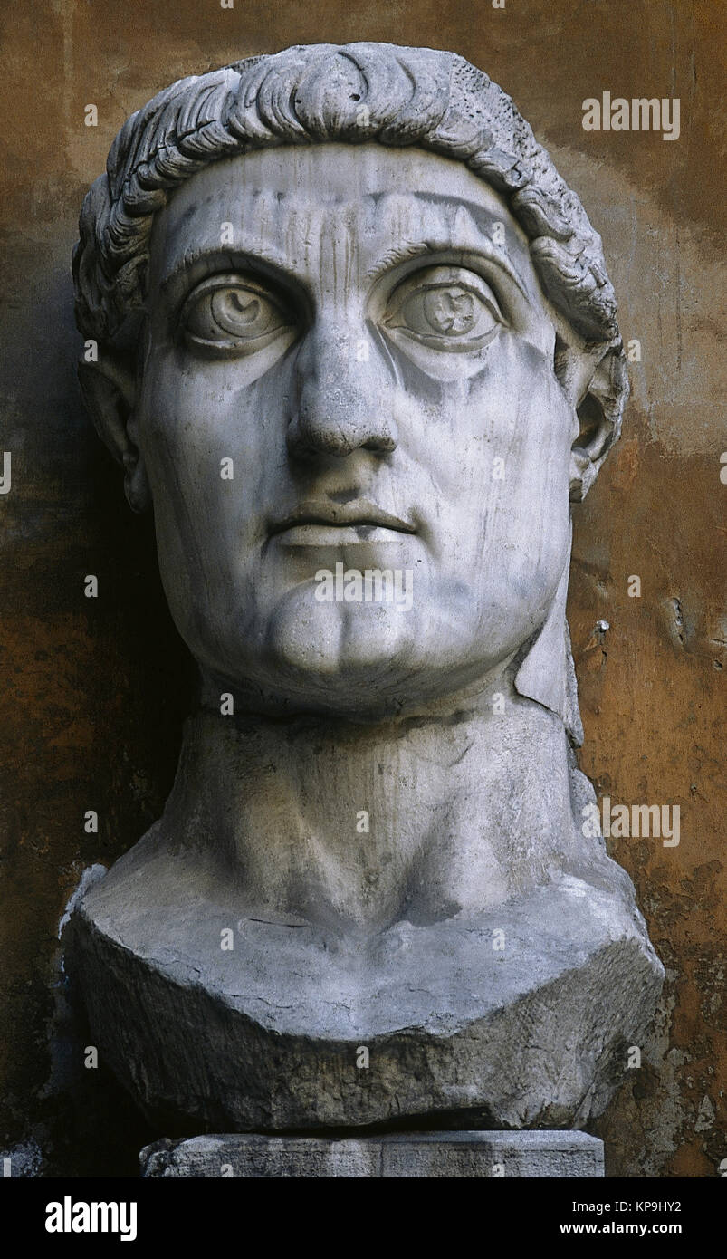 Colosse de Constantin le Grand (280-337). Empereur Romain. La tête. Le marbre blanc. Les musées du Capitole. Rome. L'Italie. Banque D'Images