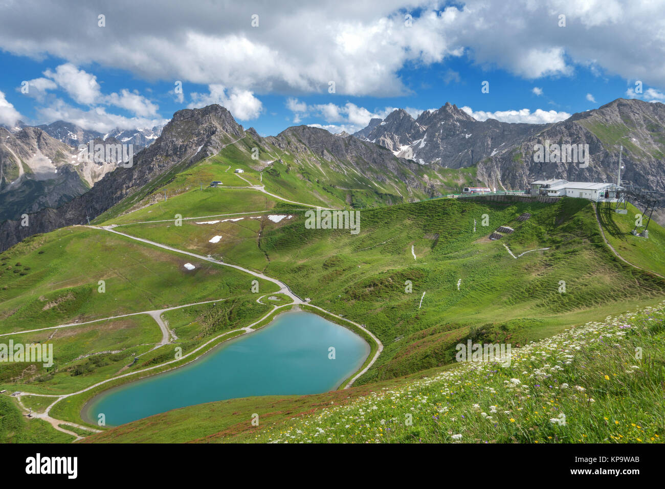 Riezler alpsee sur l'impressionnant paysage de montagne en kanzelwandbahn Banque D'Images