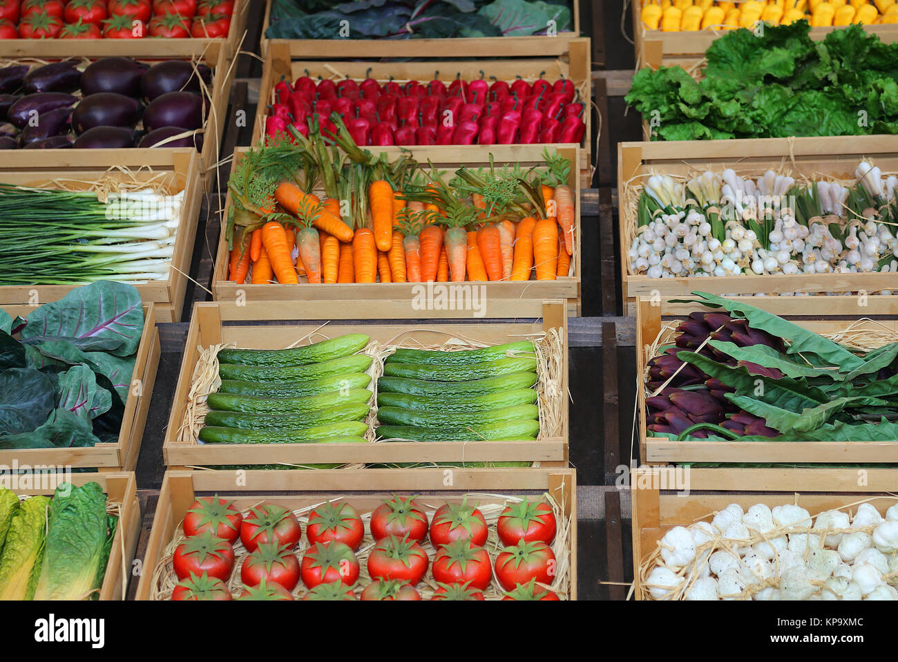 Les boîtes de fruits dans l'atelier de jardiniers au marché local Banque D'Images