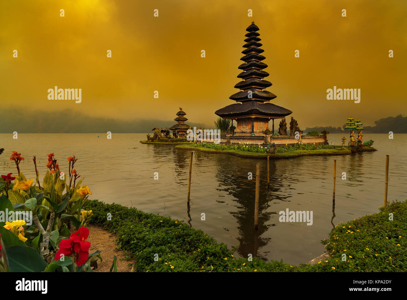 Pura Ulun Danu Bratan, temple hindou sur le lac Bratan paysage, l'un des célèbre attraction touristique à Bali, Indonésie Banque D'Images