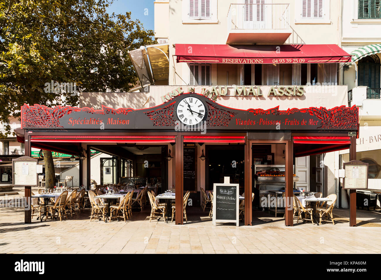 CANNES, FRANCE - 9 septembre 2015. Au mal assis - restaurant Cannes. Banque D'Images