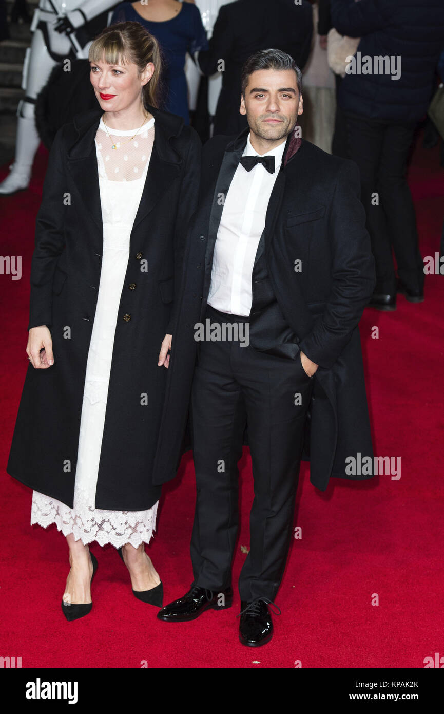 Elvira Lind et son partenaire Oscar Isaac assister à la 'Star Wars : Le dernier des Jedi première européenne au Royal Albert Hall le 12 décembre 2017 à Londres, Grande-Bretagne. Dans le monde d'utilisation | Banque D'Images