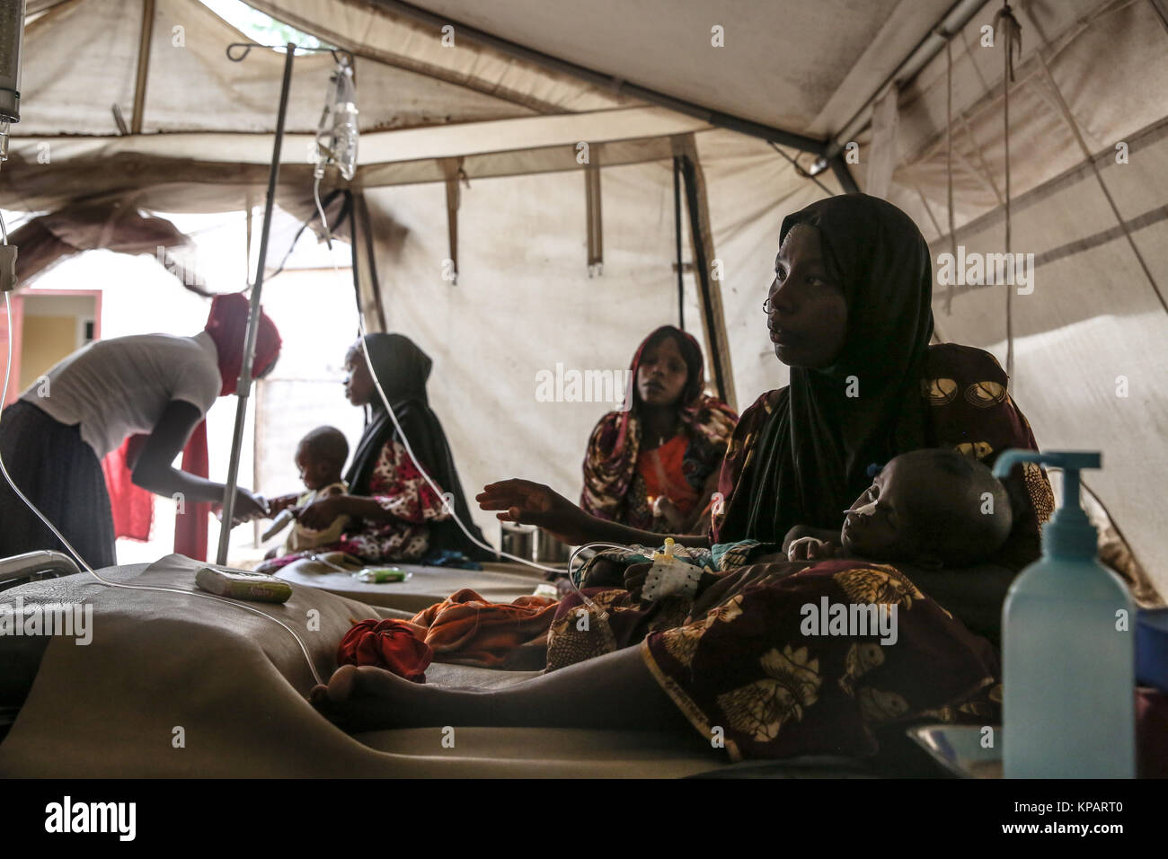 Maiduguri, l'État de Borno, Nigeria. 23 Juin, 2017. Les enfants malnutris reçoivent un traitement dans un centre médical de MSF à Maiduguri. La plupart sont issus de familles déplacées par Boko Haram. Credit : Sally Hayden/SOPA/ZUMA/Alamy Fil Live News Banque D'Images