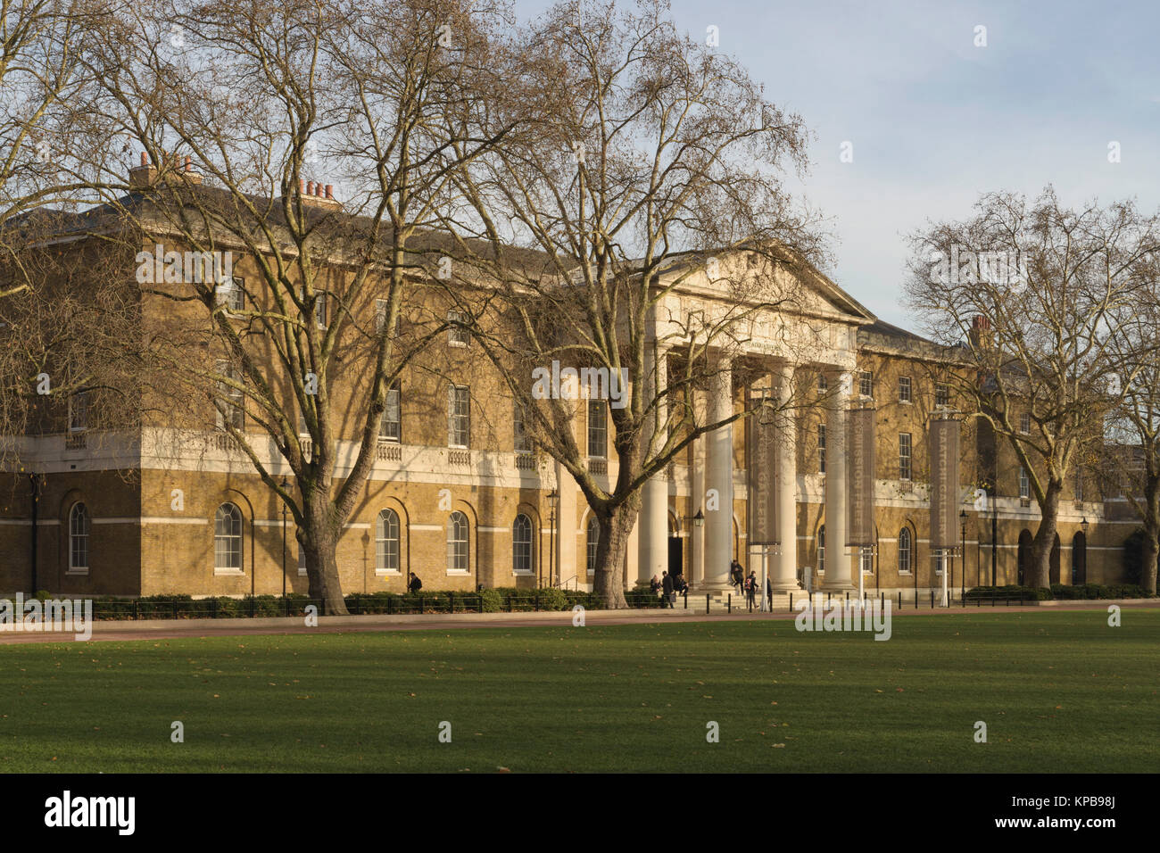 Extérieur de la Saatchi Gallery à l'ancienne caserne du duc d'York, Chelsea, Londres, Angleterre, Royaume-Uni Banque D'Images