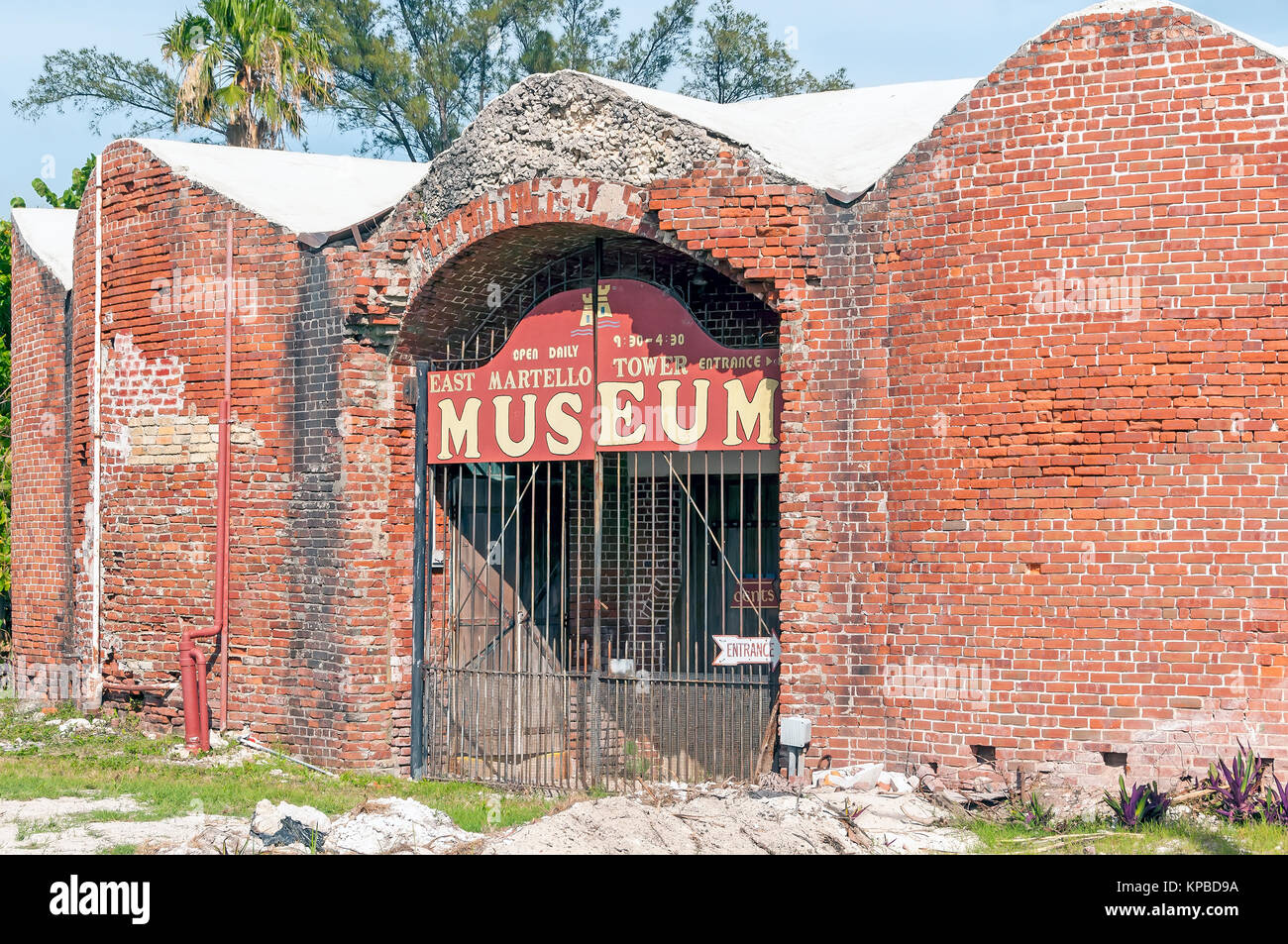 Fort East Martello Tower Museum entrée bloquée, la guerre civile fort vers 1862, la maison de Robert La Poupée hantée de Key West, Floride Banque D'Images Fort East Martello Tower Museum entrée bloquée, la guerre civile fort vers 1862, la maison de Robert La Poupée hantée de Key West, Floride Banque D'Images