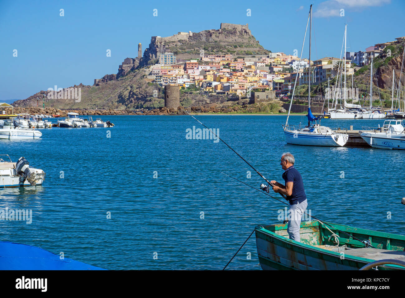 Pêche à l'homme dans le port de Castelsardo, Sardaigne, Italie, Méditerranée, Europe Banque D'Images