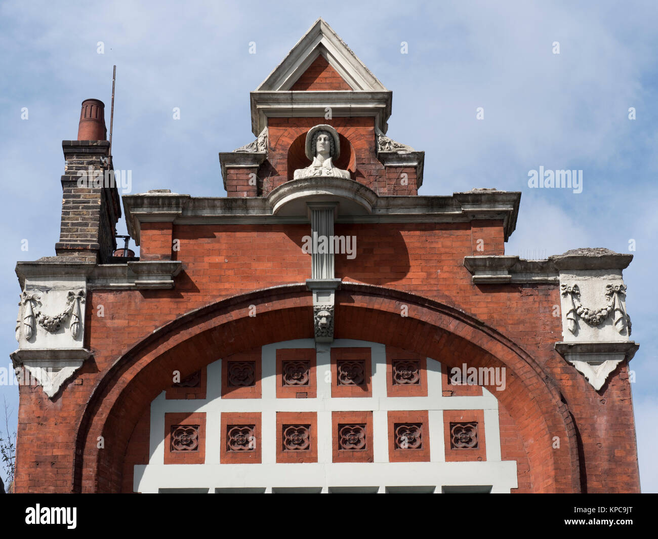 Haut de la Black Cap public house à Camden Town, un pub gay qui a fermé en 2015, célèbre pour son cabaret et maintenant en attente d'aménagement Banque D'Images