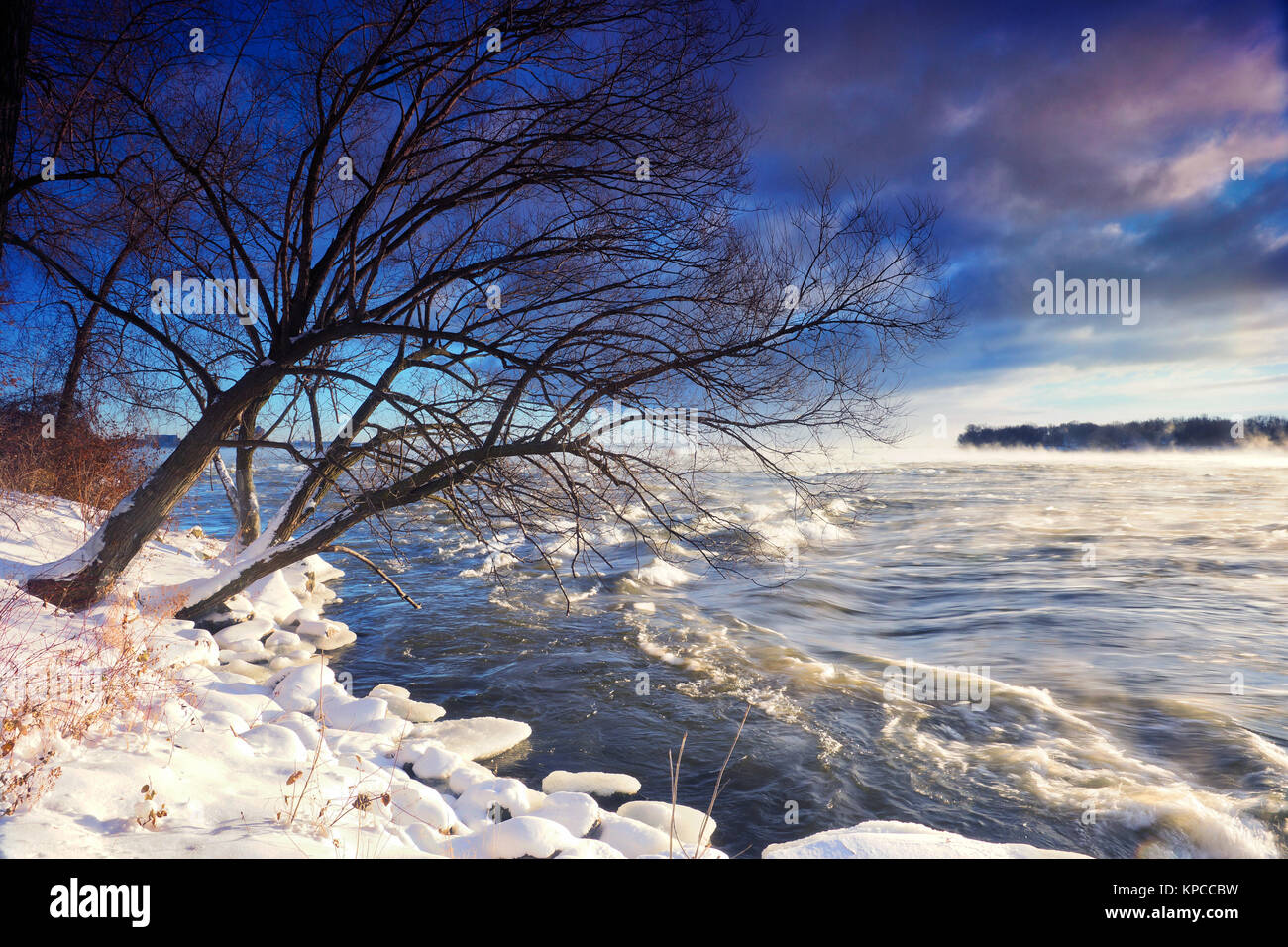 Montréal,Canada,14,décembre 2017.Près de rivage les rapides de Lachine en hiver.Credit:Mario Beauregard/Alamy Live News Banque D'Images