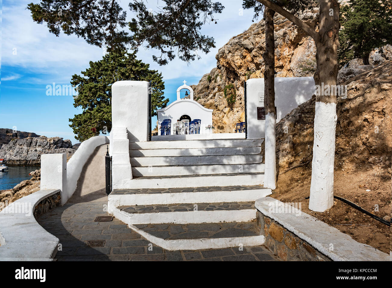Chapelle de Mariage prêt pour une cérémonie à St Paul's Bay sur Rhodes, Grèce Banque D'Images