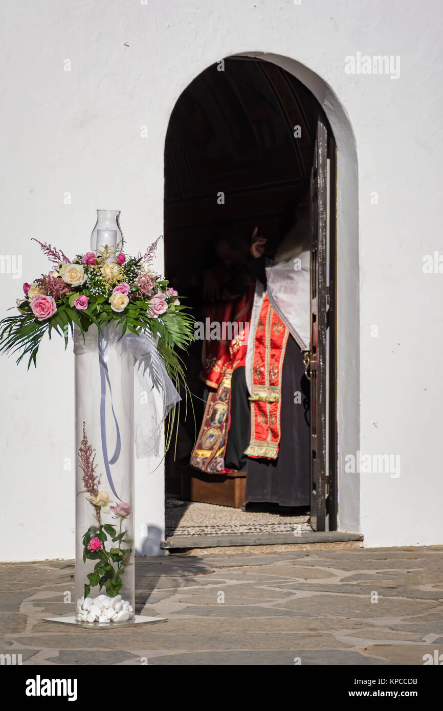 Chapelle de Mariage prêt pour une cérémonie à St Paul's Bay sur Rhodes, Grèce Banque D'Images