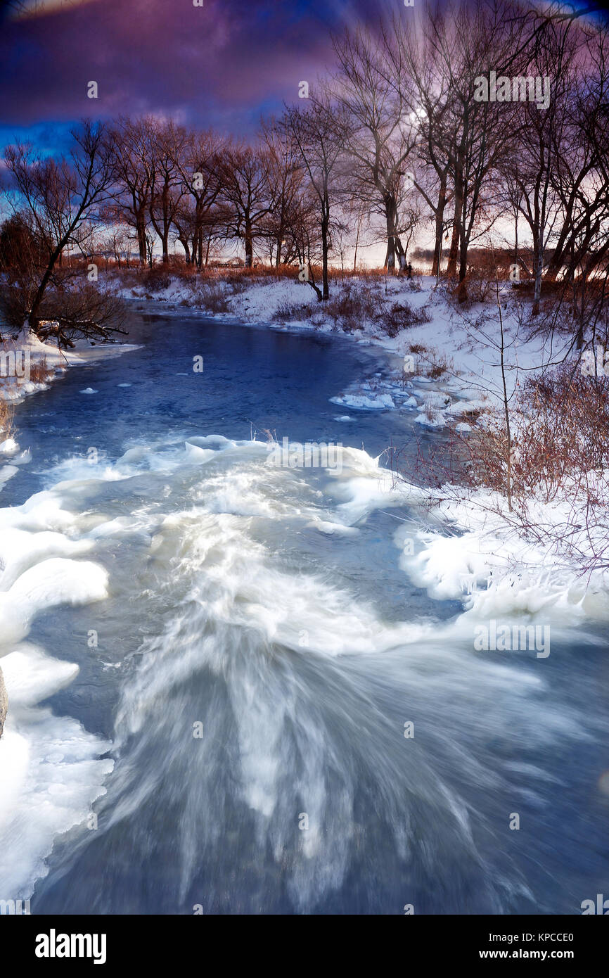 Montréal,Canada,14,décembre 2017.Petit ruisseau en parc public à l'hiver.Credit:Mario Beauregard/Alamy Live News Banque D'Images
