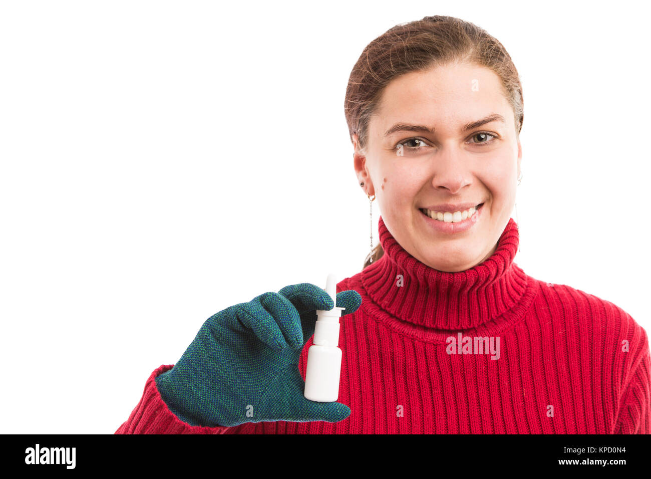 Smiling woman holding spray nasal comme remède à la sinusite concept traitement isolé sur fond blanc avec l'espace texte copie Banque D'Images