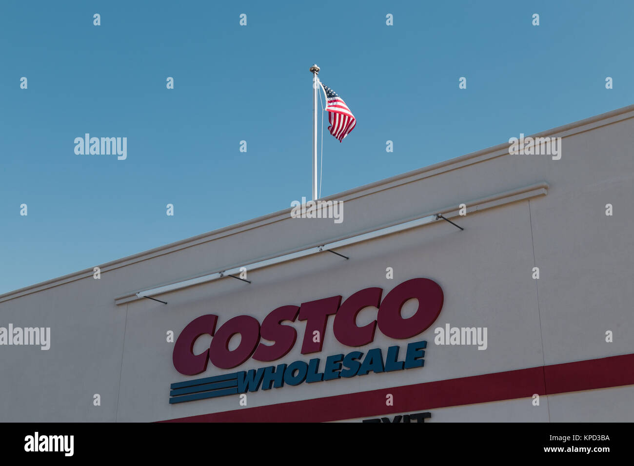 Harrisburg, PA - 1 janvier 2017 : Costco Wholesale store panneau extérieur. Le Costco Wholesale Corporation est un seul magasin et le deuxième plus important Banque D'Images