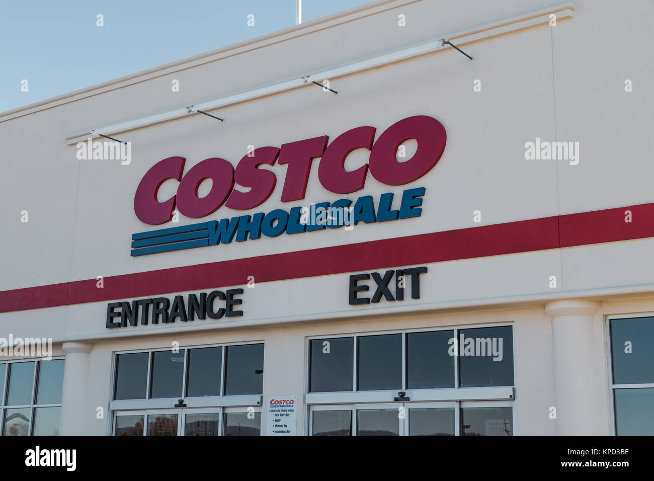 Harrisburg, PA - 1 janvier 2017 : Costco Wholesale store panneau extérieur. Le Costco Wholesale Corporation est un seul magasin et le deuxième plus important Banque D'Images