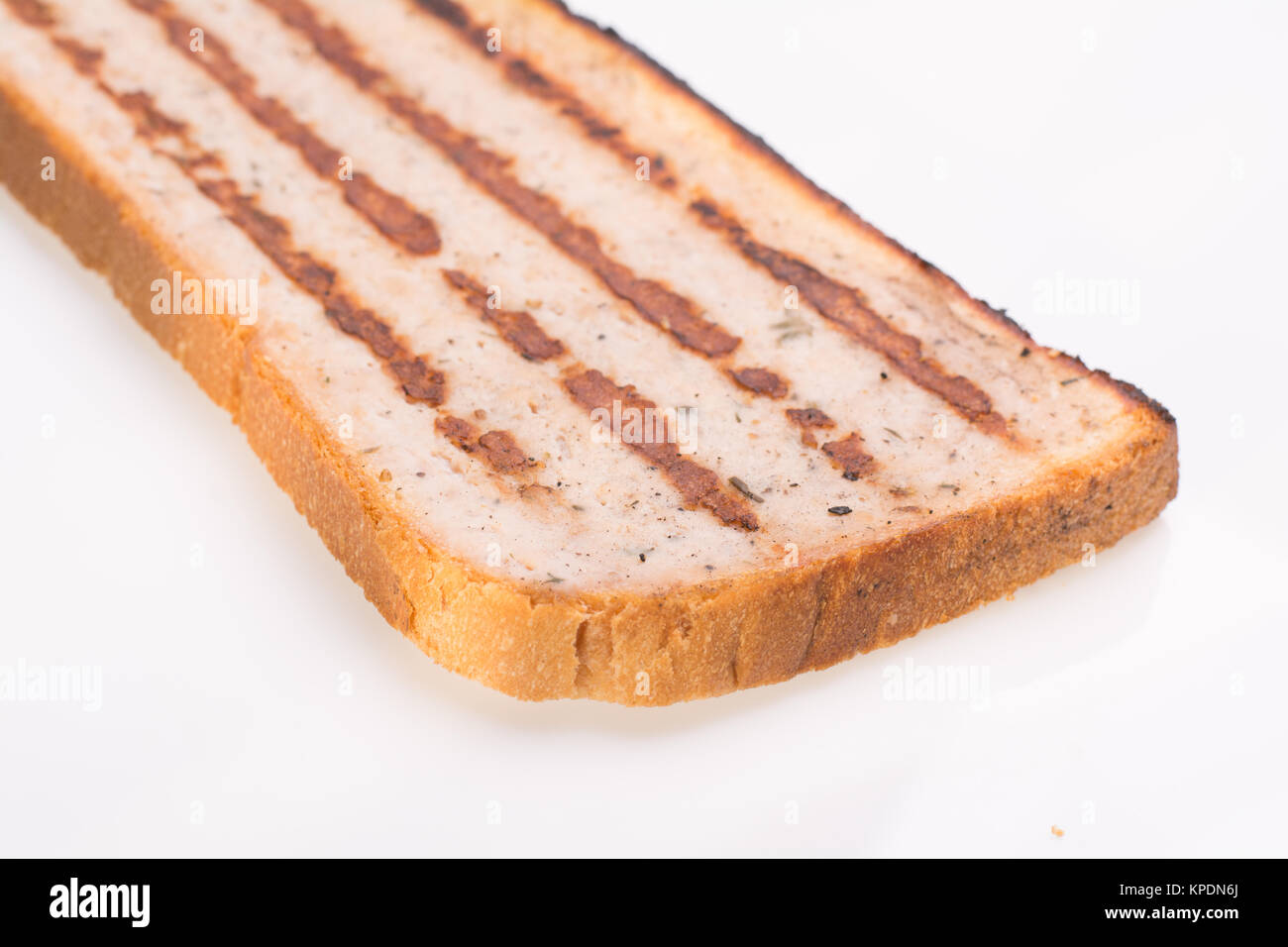 Tranche de pain avec la viande hachée, un petit-déjeuner traditionnel bulgare. Strandjanka appelé ou une princesse. Banque D'Images