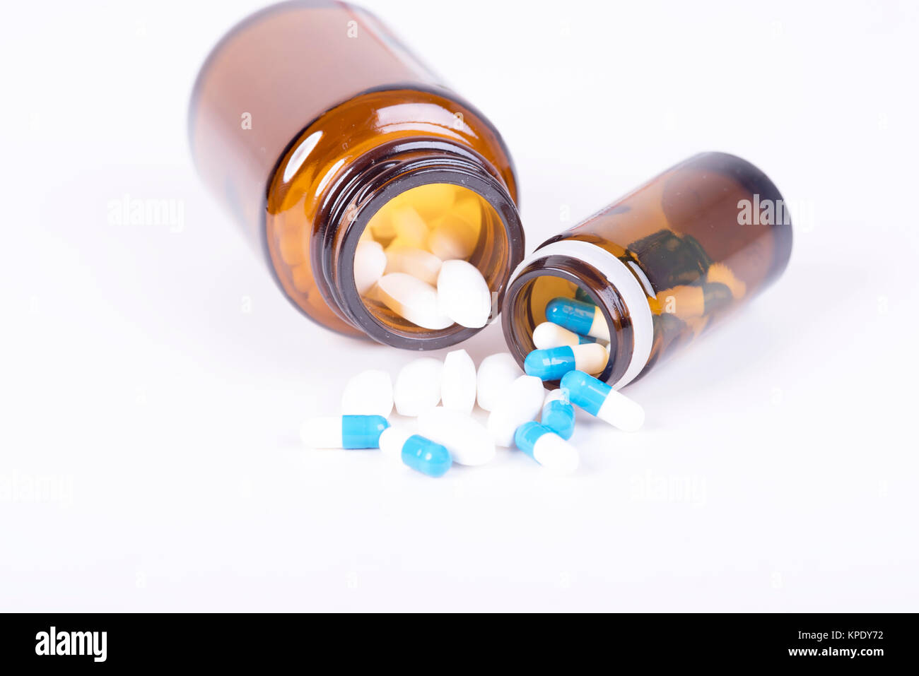 Pilules colorées et les tablettes. Banque D'Images