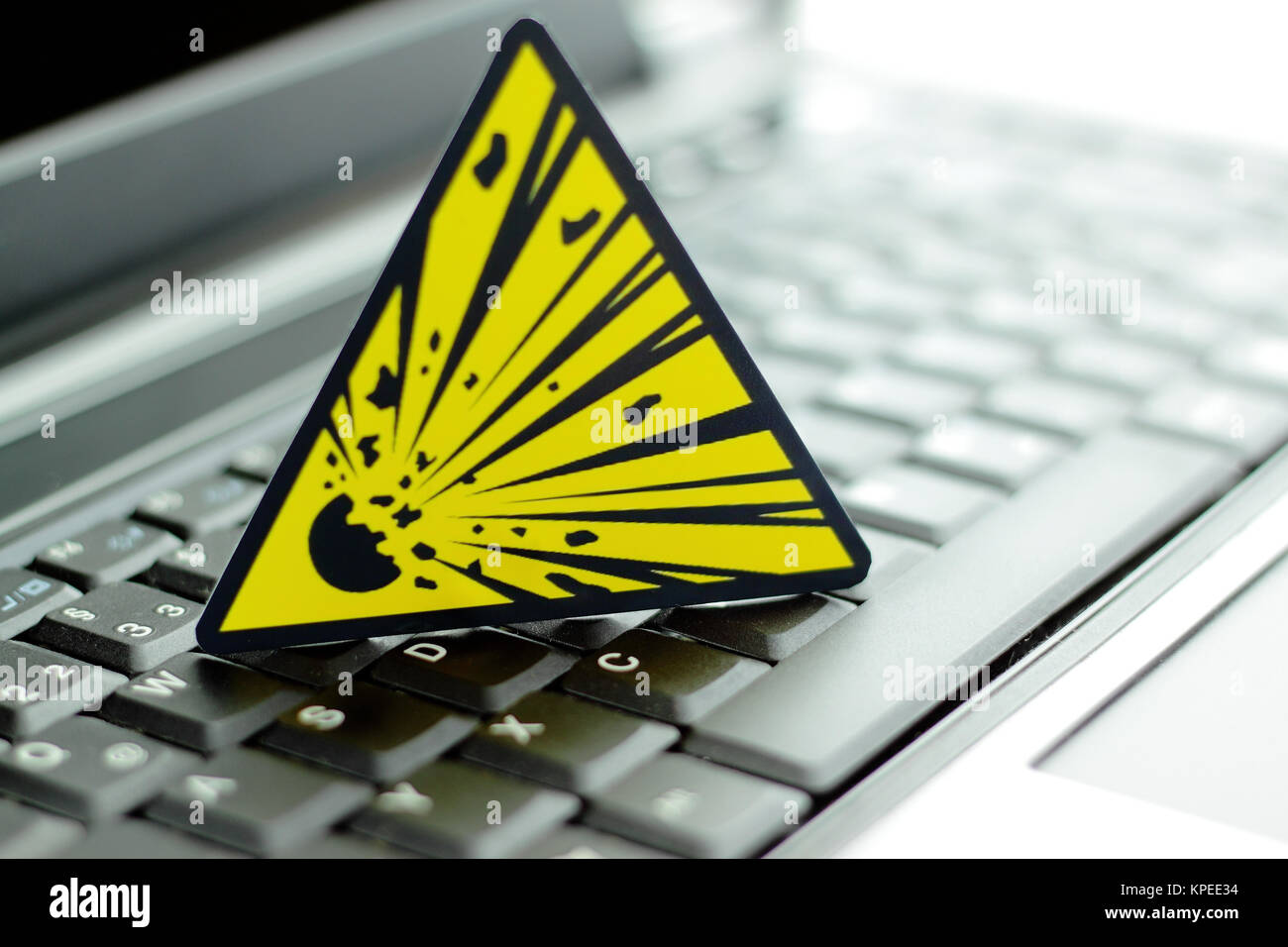 Avertissement relatif aux substances explosives conformément à la norme en ISO 7010 Banque D'Images