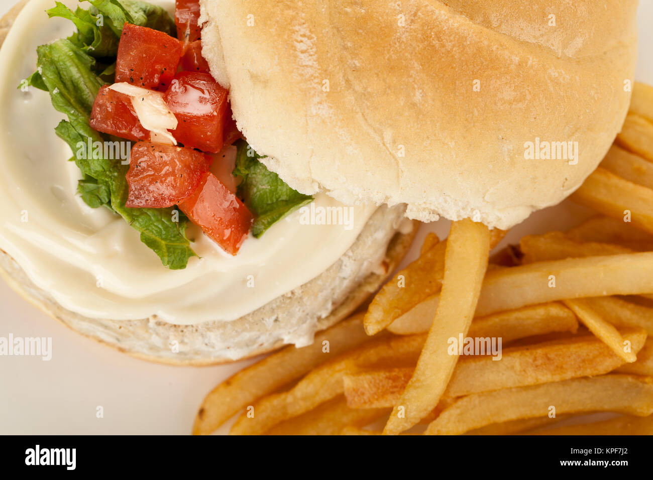 Burger de poulet et frites Banque D'Images