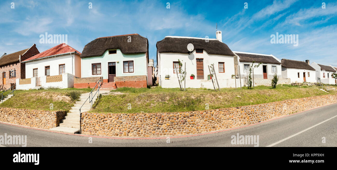 Photo Panorama de l'architecture néerlandaise du cap caractéristique de l'Afrique du Sud, près de l'Elim freeway 43. Banque D'Images