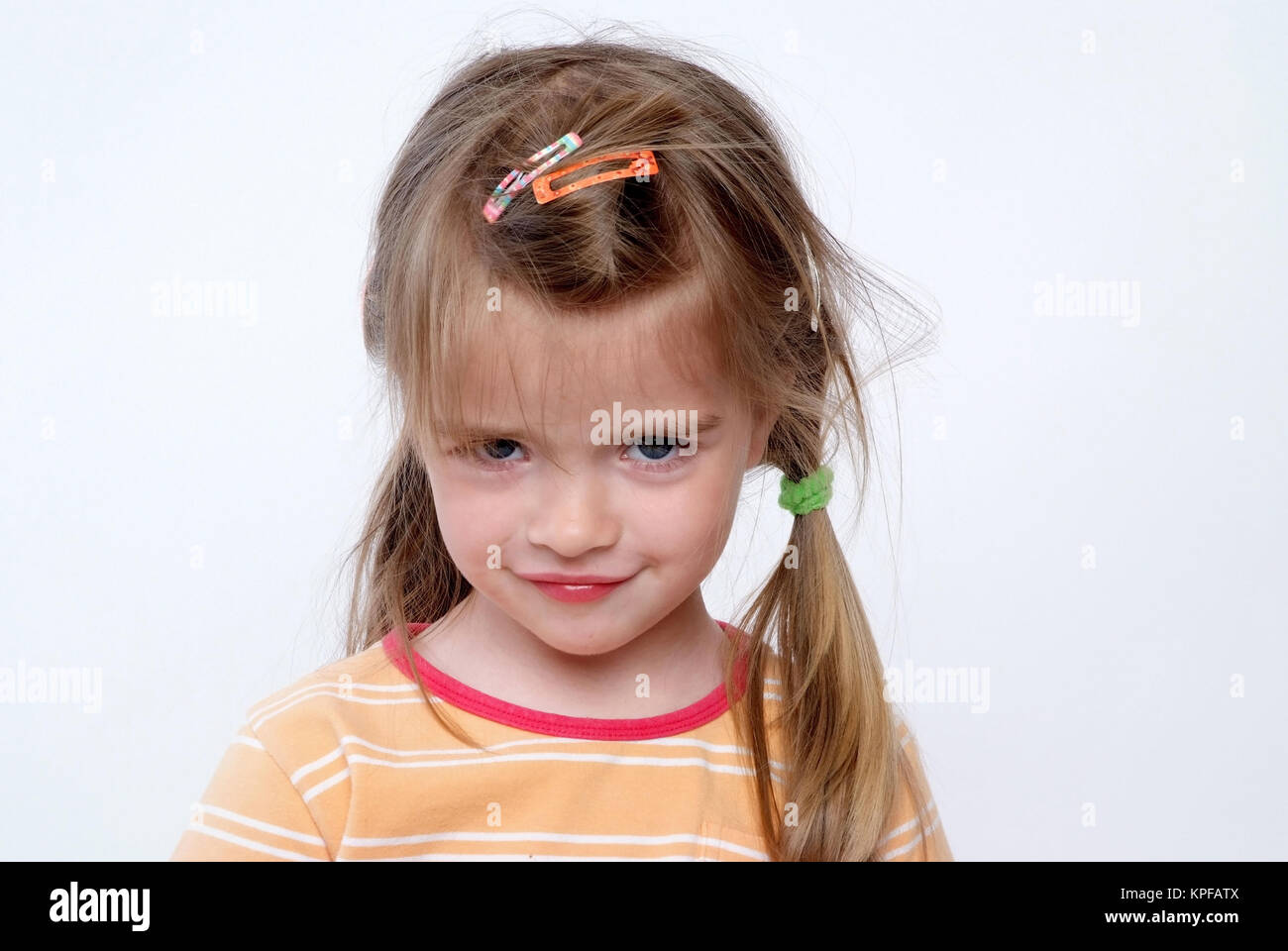 Kleines Maedchen 3 Jahre Petite Fille Trois Ans Photo Stock Alamy Kleines Maedchen 3 Jahre Petite Fille Trois Ans Photo Stock Alamy