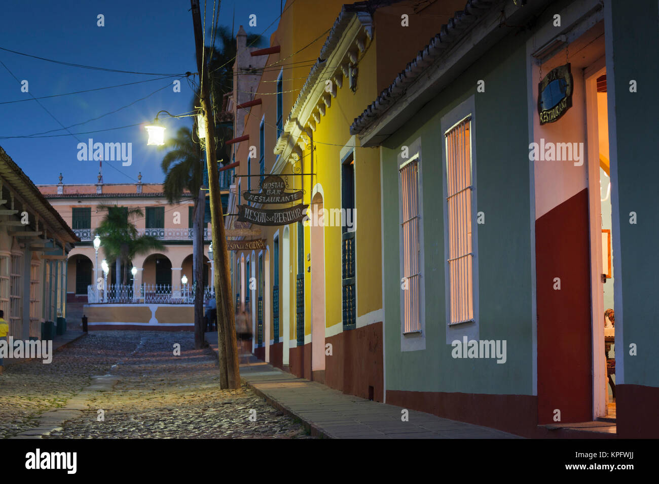 La province de Sancti Spiritus, Cuba, Trinidad, Street View, dusk Banque D'Images