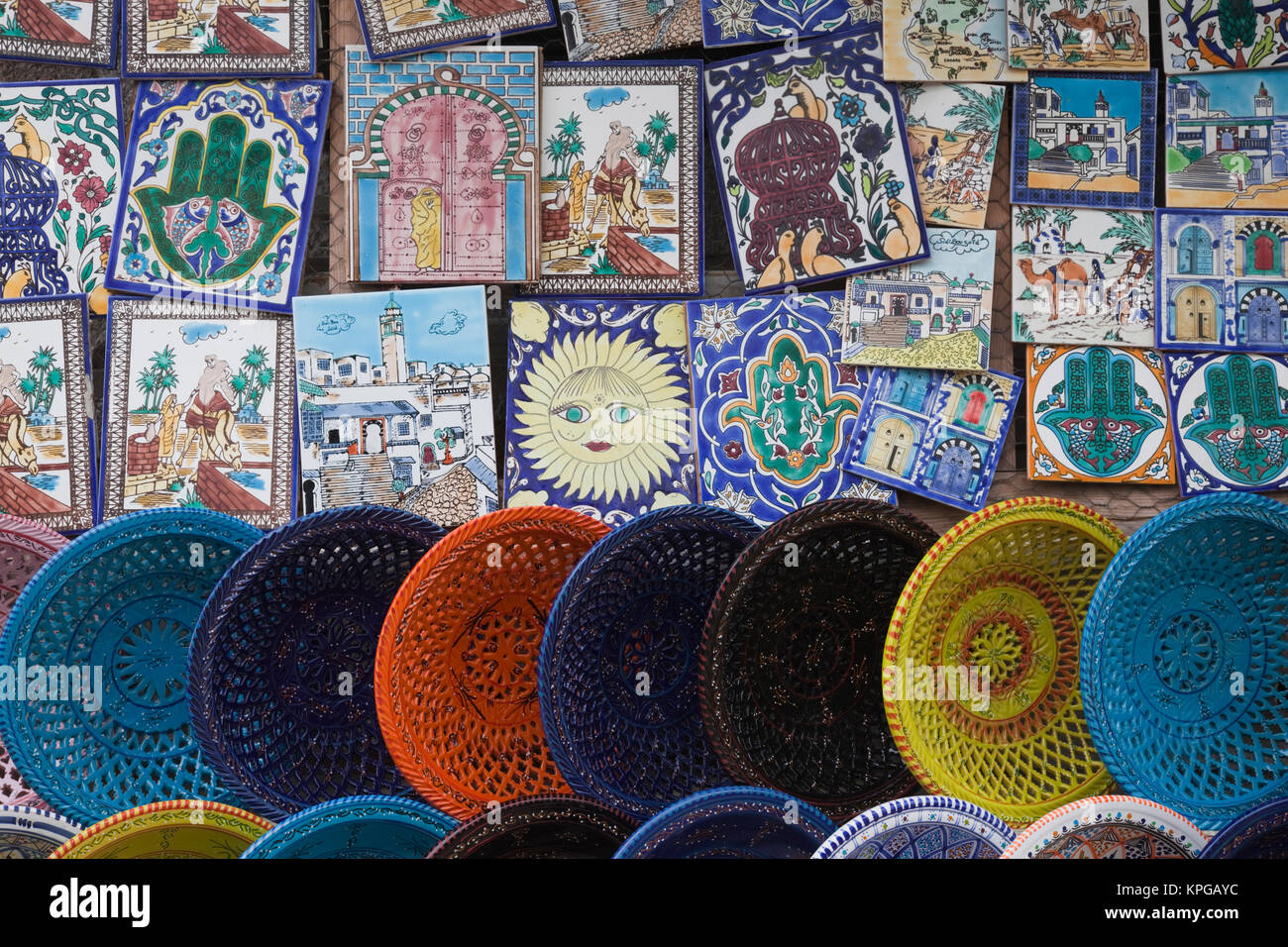 La Tunisie, la Côte Centrale de Tunisie, Mahdia, poterie souvenirs Banque D'Images