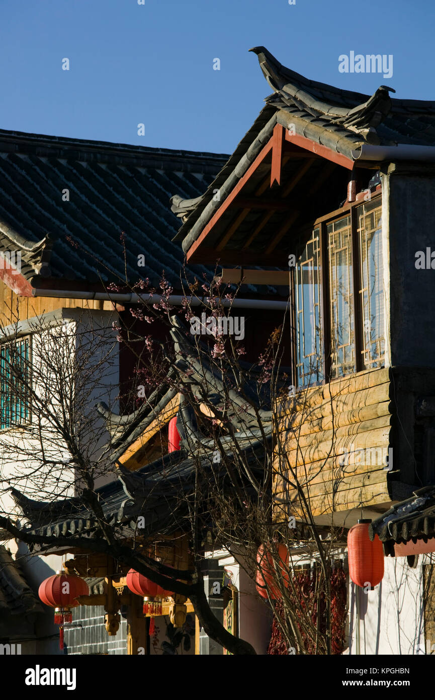 Chine, Province du Yunnan, Lijiang. Détails ancienne maison de ville, le matin. Banque D'Images