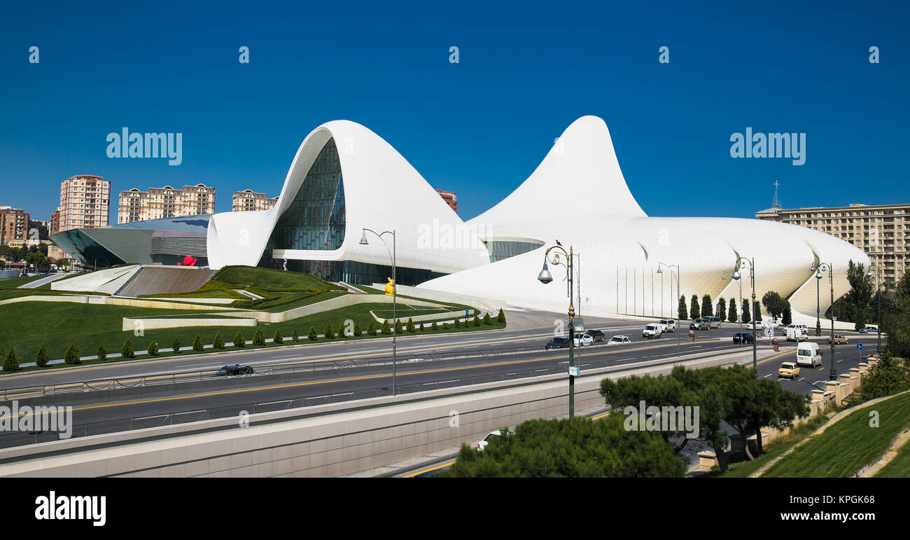 Bakou AZERBAÏDJAN,-OKT 4, 2016 : Centre d'Heydar Aliyev le Oct 4, 2016 à Baku, Azerbaïdjan. Centre Heydar Aliyev a remporté le Design Museum's Dessins de l'année Banque D'Images