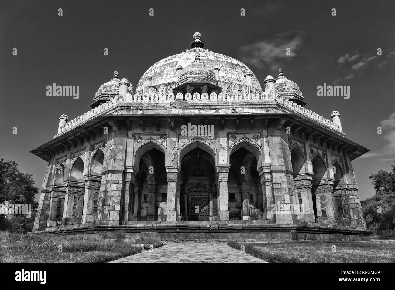 New Delhi , India-August 27, 2014 Une vue complète d'Isa Khan Niyazi, Tombe d'un Noble Afghan Sher Shah Suri est en cour de la dynastie Suri Banque D'Images