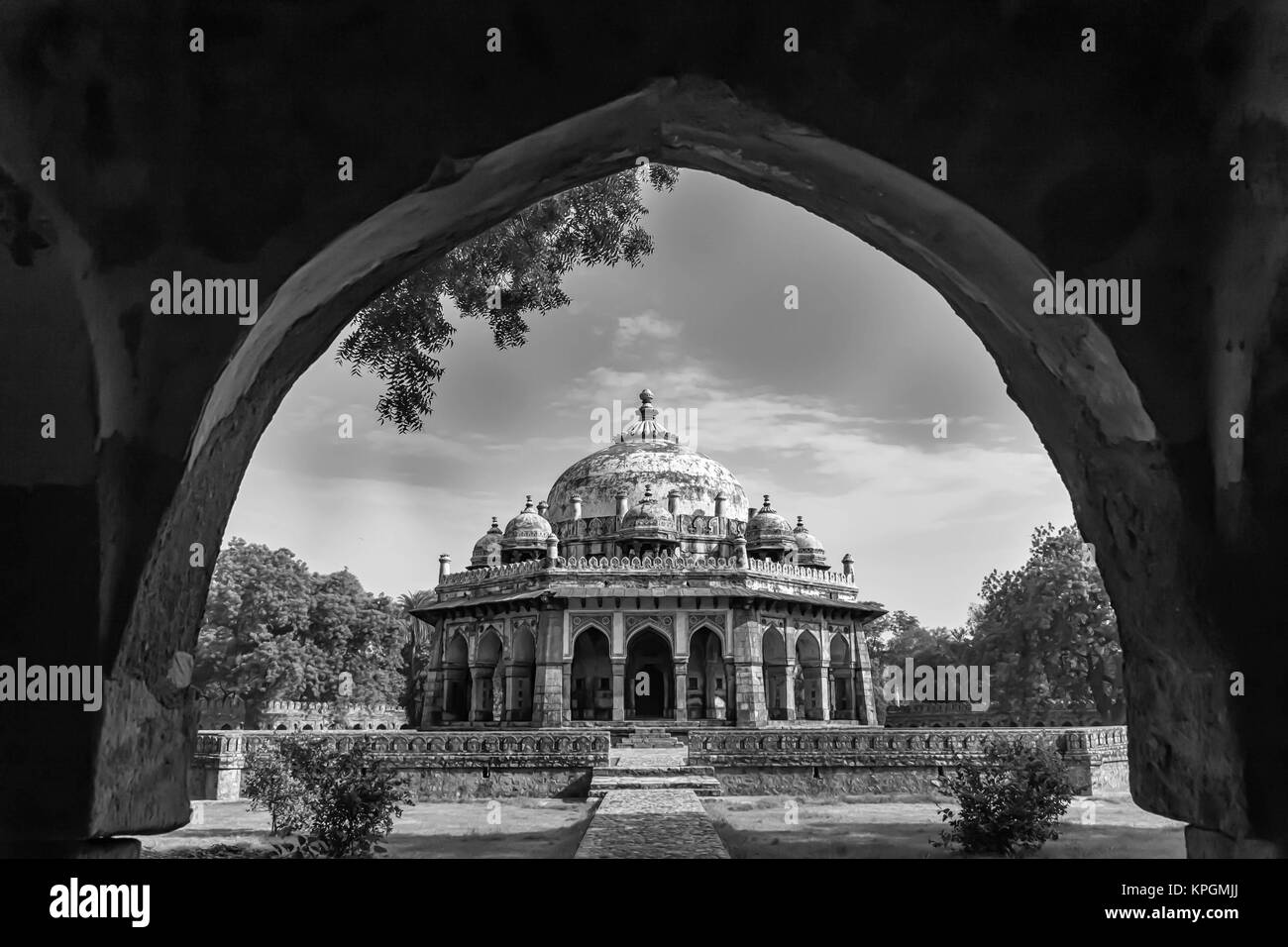New Delhi , India-August 27, 2014 Une vue complète d'Isa Khan Niyazi, Tombe d'un Noble Afghan Sher Shah Suri est en cour de la dynastie Suri Banque D'Images