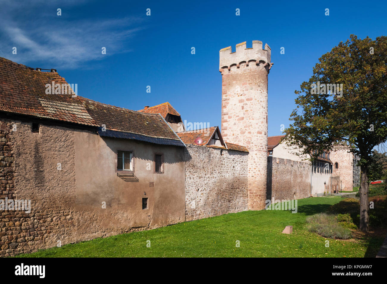 France, Bas-Rhin, Alsace, Route des Vins d'Alsace, Obernai, remparts de la ville Banque D'Images