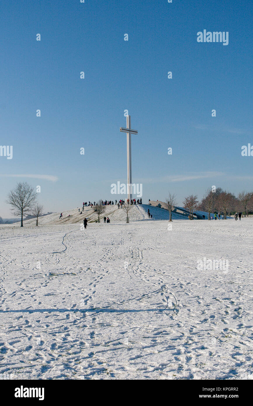 La neige et le gel autour de croix papale dans le Phoenix Park à Dublin sur un beau matin d'hiver du premier jour de la Nouvelle Année 2010 Banque D'Images La neige et le gel autour de croix papale dans le Phoenix Park à Dublin sur un beau matin d'hiver du premier jour de la Nouvelle Année 2010 Banque D'Images