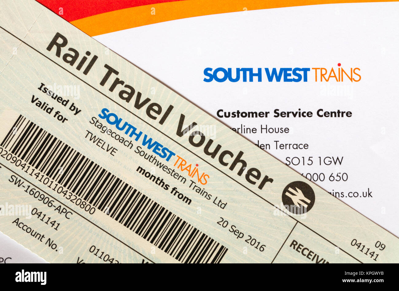 Bon de transport ferroviaire et lettre de South West Trains Centre de service client dans le remboursement des frais de déplacement la compensation du délai Banque D'Images