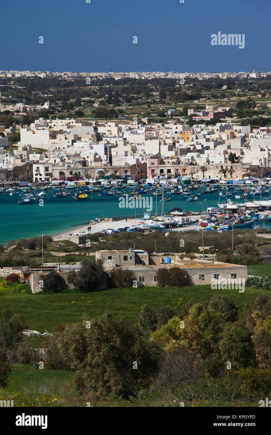Malte, au sud-est, Marsaxlokk, vue sur le village de Delimara Point Banque D'Images