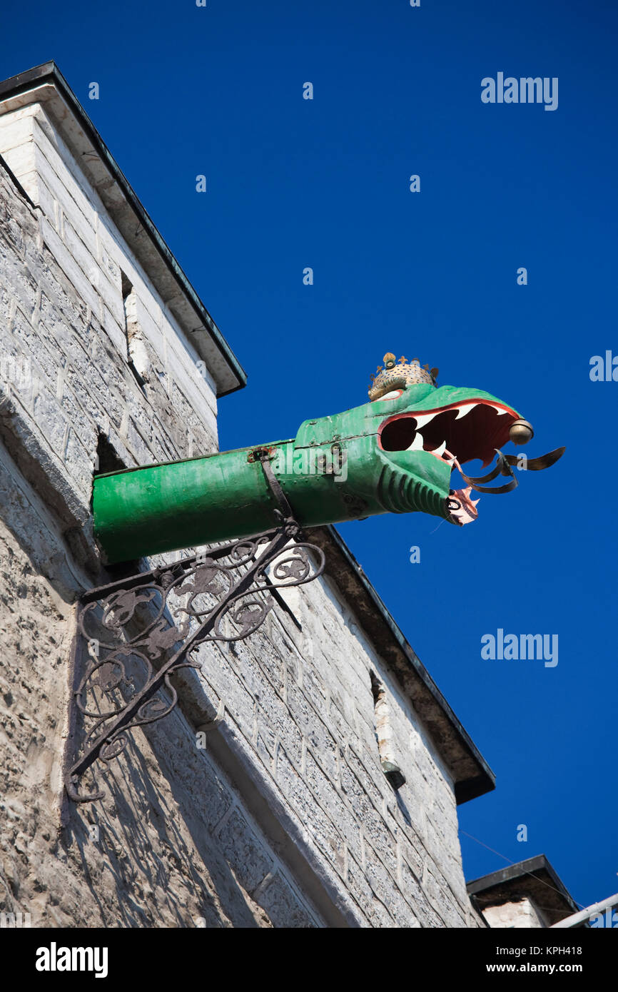 L'Estonie, Tallinn, vieille ville, l'hôtel de ville les égouts de toit en forme de dragon Banque D'Images