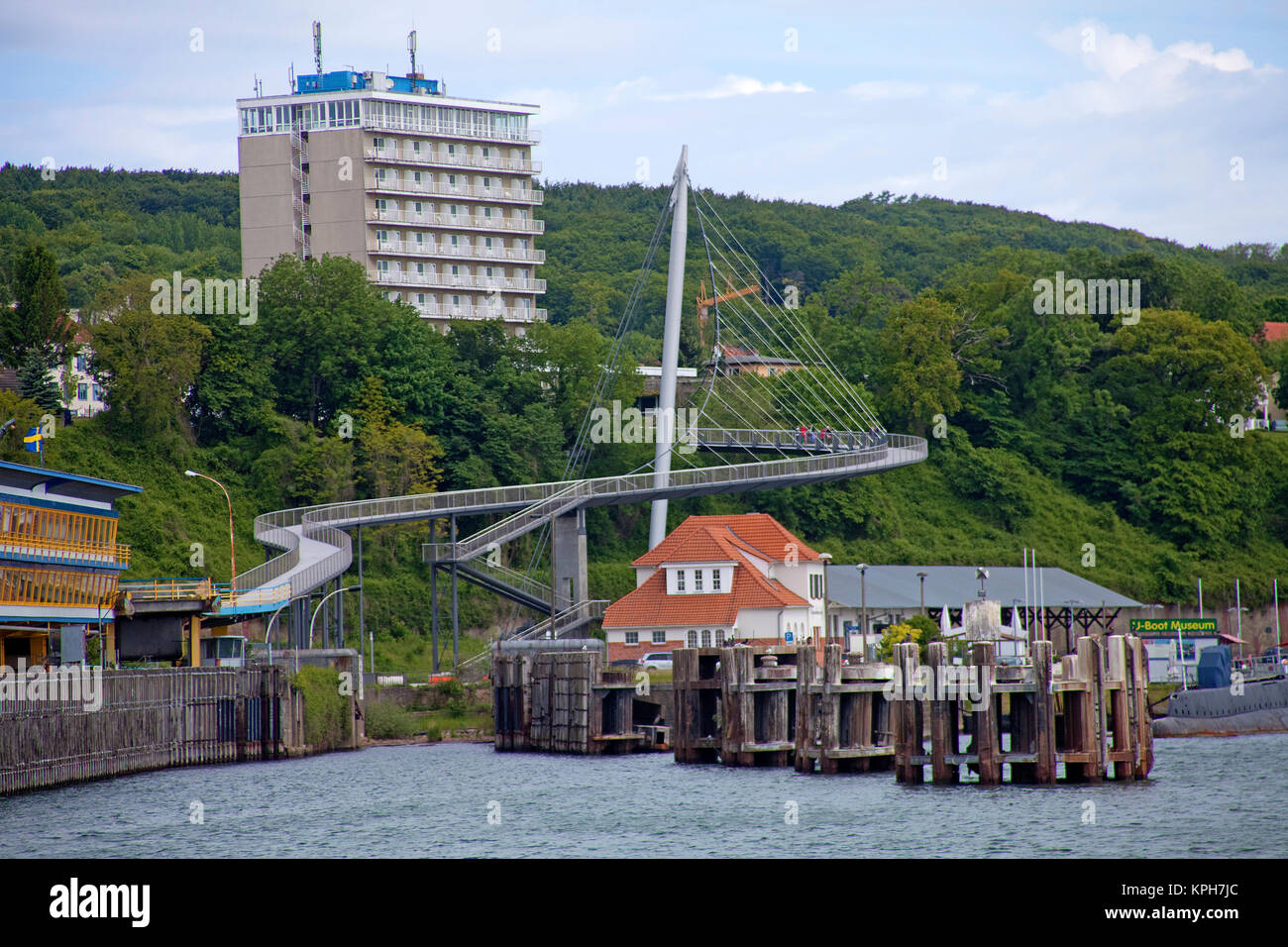 Hotel Ruegen et passerelle, connectez le port avec la ville, l'île de Rügen, Sassnitz, Mecklembourg-Poméranie-Occidentale, Mer Baltique, Allemagne Banque D'Images