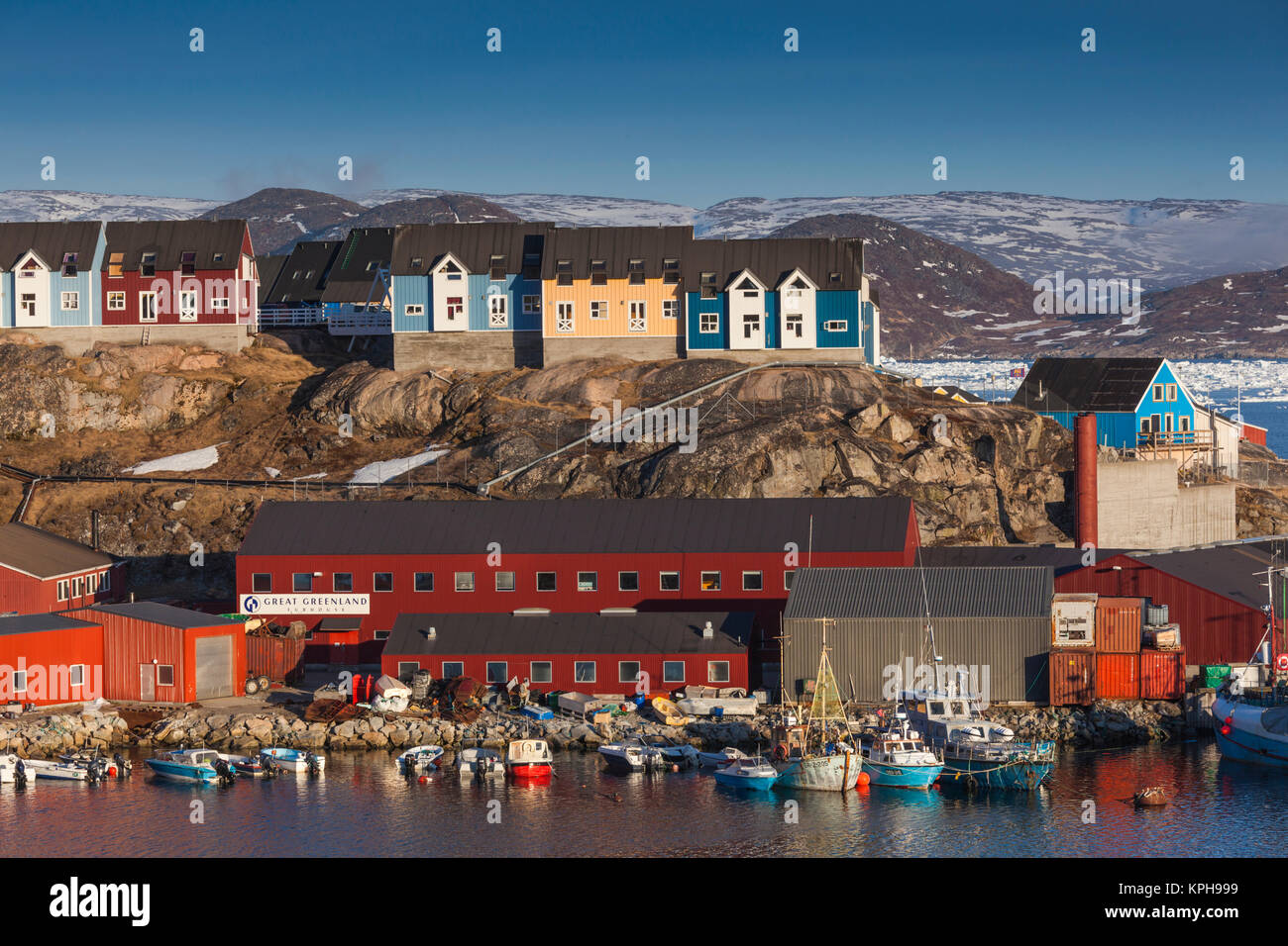 Le Groenland, Qaqortoq, portrait de la ville et le port. Banque D'Images