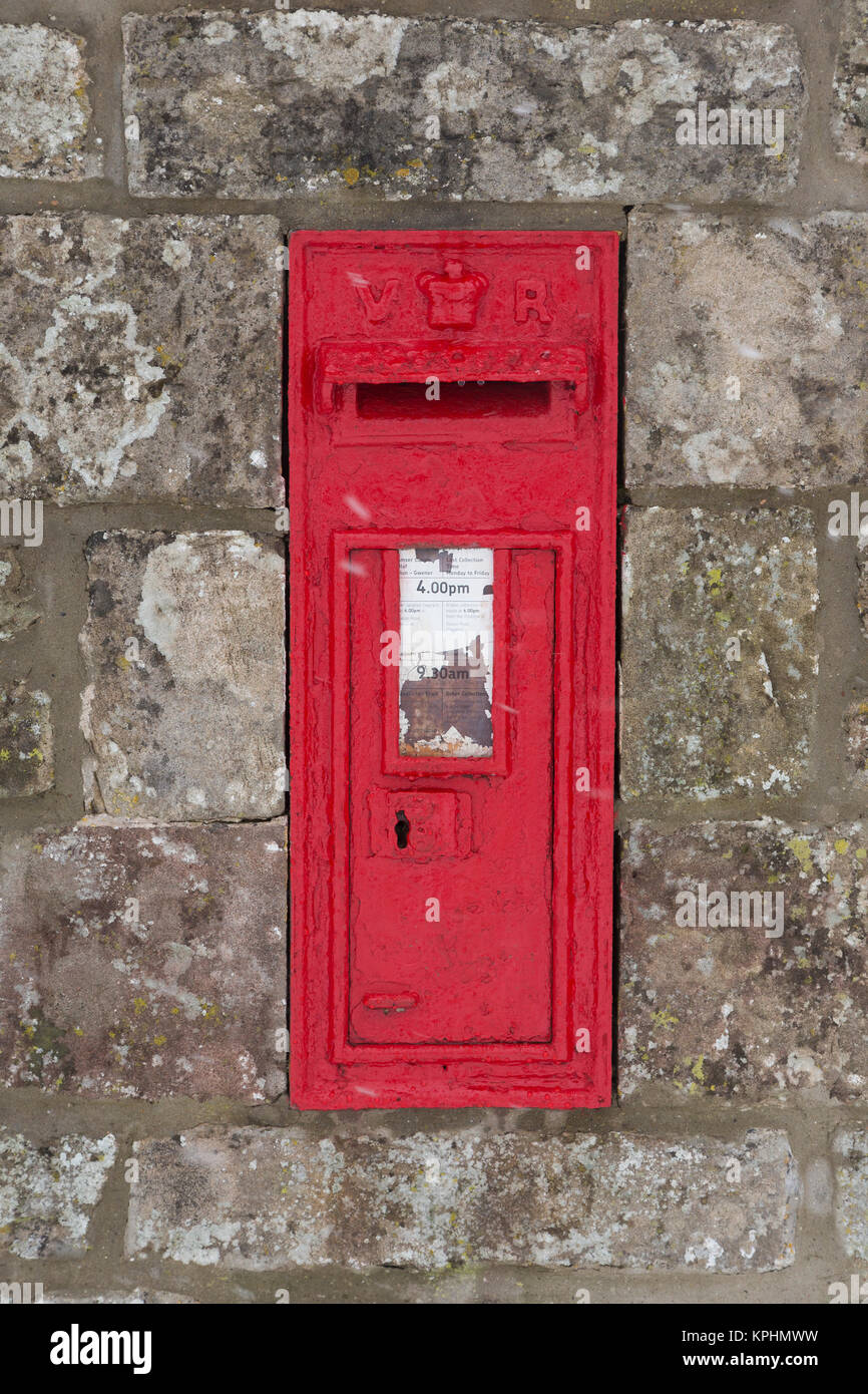 Victorian post box in rural South Wales, UK. Banque D'Images
