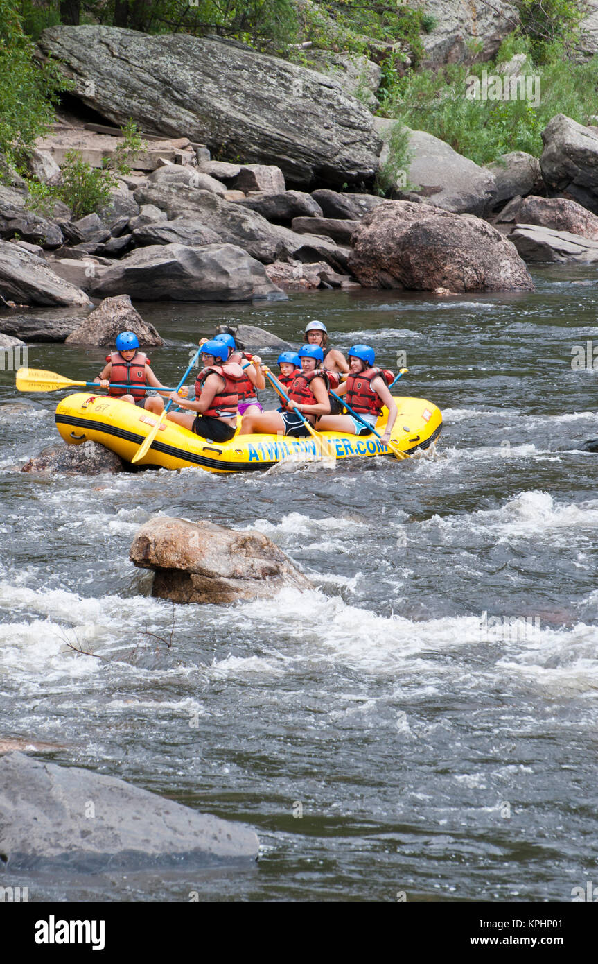 États-unis, CO, Fort Collins. Le cache Powder River rafting populaire pour l'été. La seule Colorado Wild and Scenic River Banque D'Images