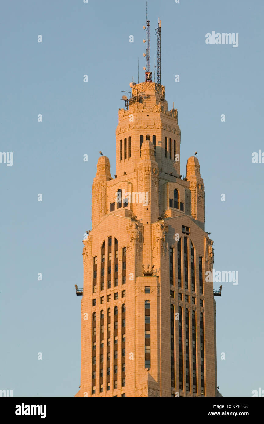 USA, Ohio, Columbus : LeVeque Tower (b.1927) / Coucher de soleil Banque D'Images