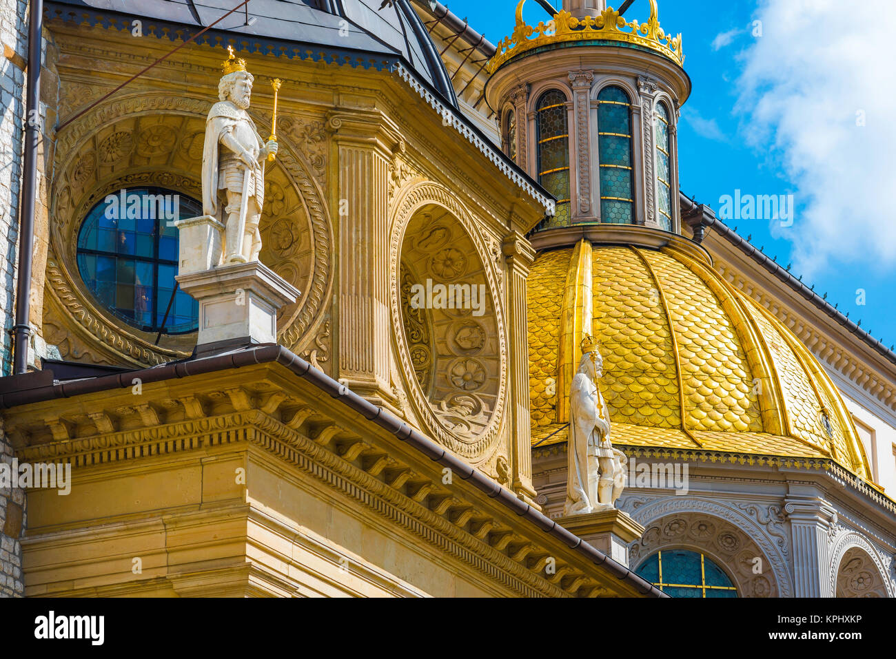 Couleur de la Pologne, vue de détail de l'extérieur coloré de la cathédrale médiévale sur la colline de Wawel à Cracovie, Pologne. Banque D'Images
