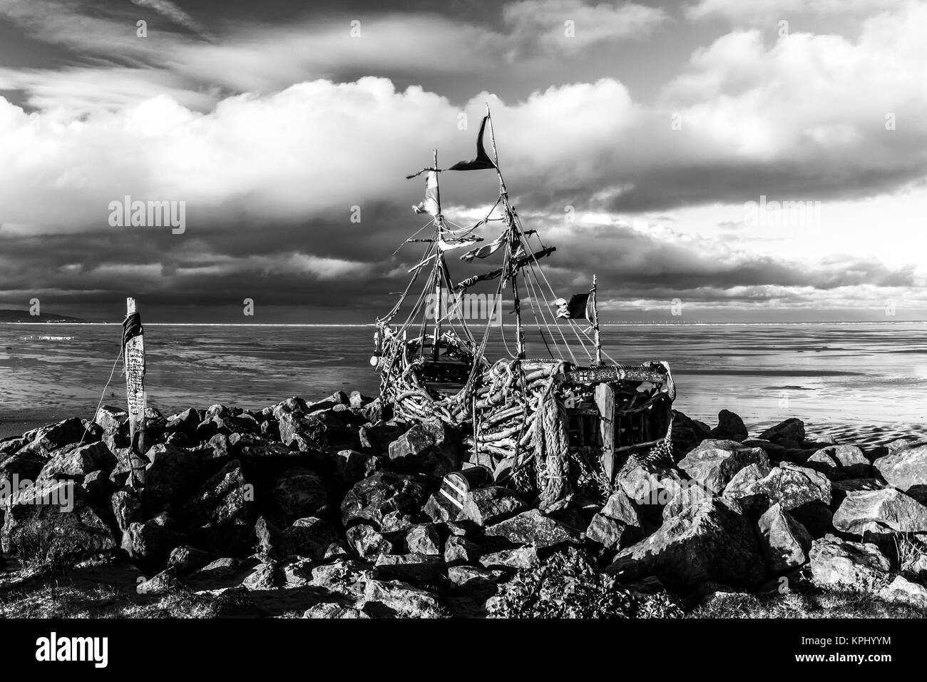 Le 'Grace Darling" fait de bois flotté et de débris à proximité de station de sauvetage de Hoylake, Wirral, UK Banque D'Images