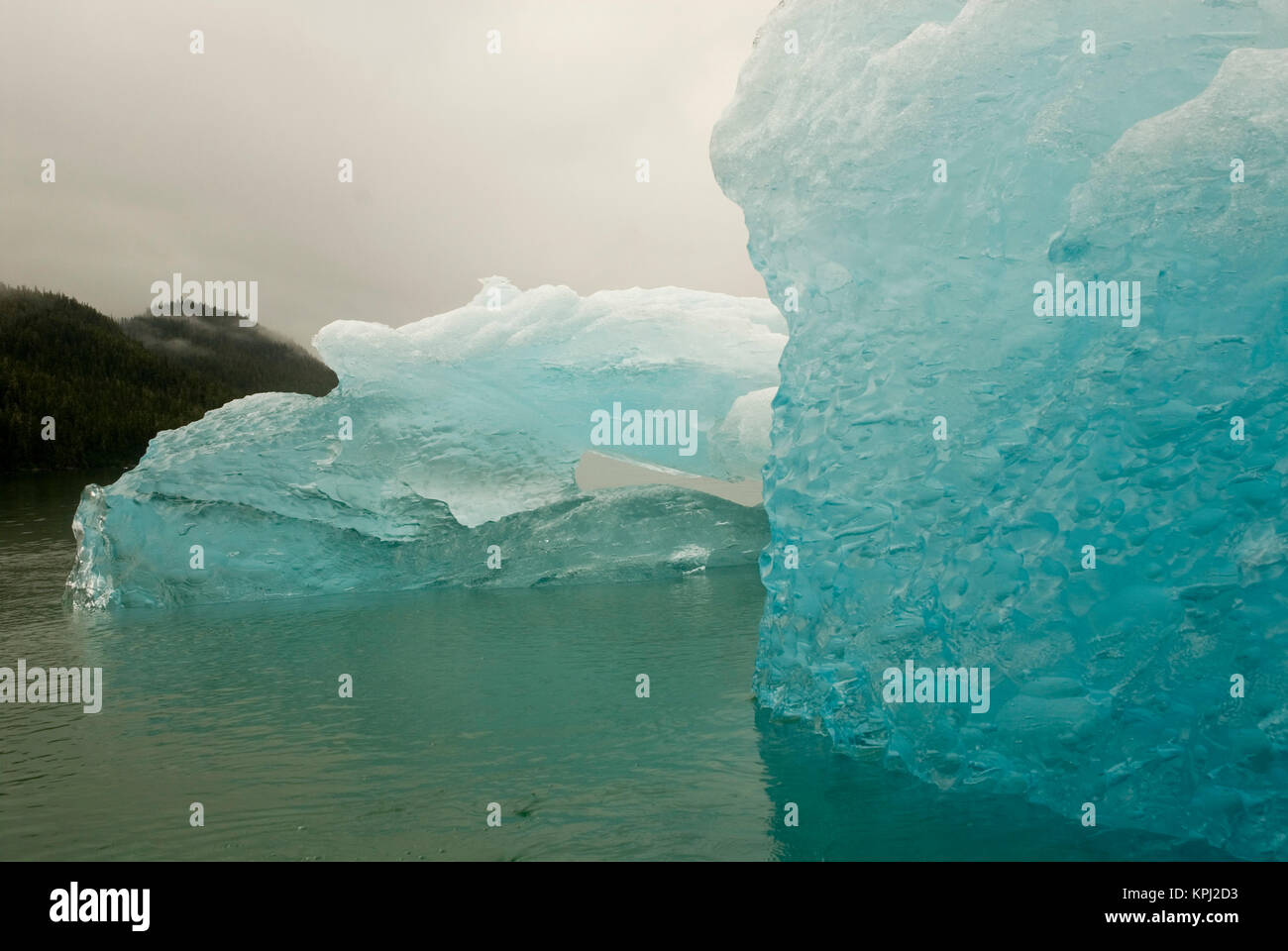Amérique du Nord, USA, AK, le passage de l'intérieur. Formes sculpturales en icebergs glaciaire Banque D'Images
