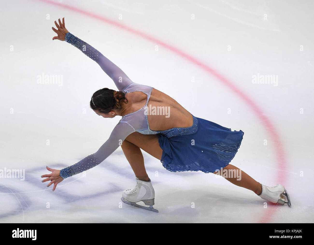 Frankfurt am Main, Allemagne. Le 15 décembre, 2017. Nicole Schott trébuche après un saut au cours de l'événement féminin de l'Allemand Figure Skating Championships qui ont lieu dans la région de Eissporthalle Frankfurt am Main, Allemagne, 15 décembre 2017. Credit : Fabian Sommer/dpa/Alamy Live News Banque D'Images