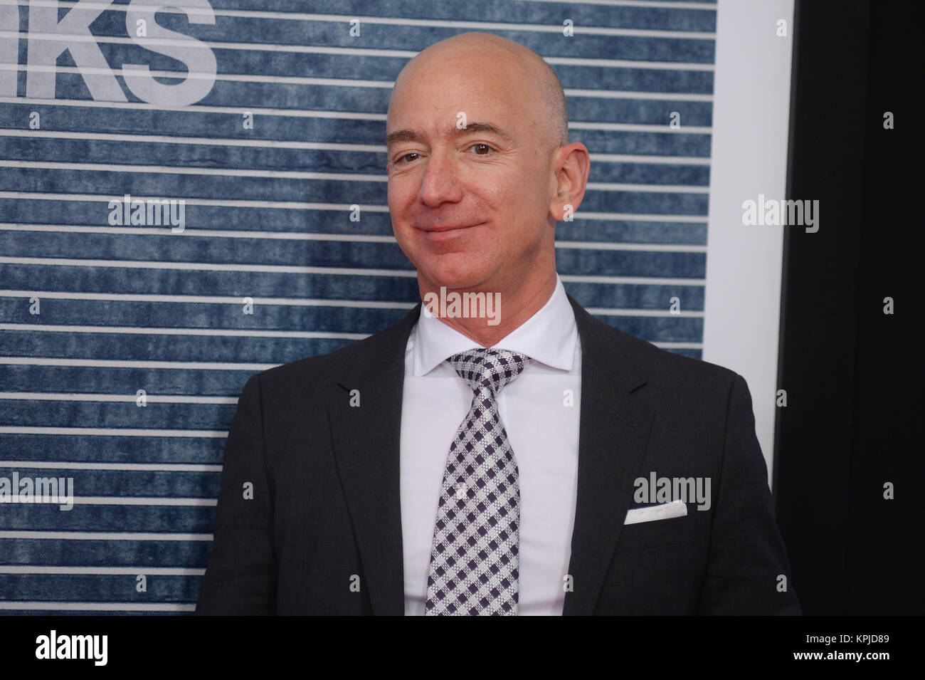 Jeff Bezos arrive à l 'Post' Première mondiale à Washington, DC Le Newseum remporte le 14 décembre 2017 à Washington, DC. Crédit : Erik Pendzich/Alamy Live News Banque D'Images