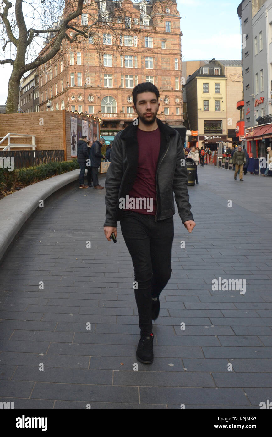 Leicester Square, Londres, Royaume-Uni. 16 Décembre, 2017. Communication / médias sociaux / Marketing / celebrity Manager Pablo O'Hana (Pablo OHana, Manchester) arrive dans Leicester Square, Londres, Angleterre pour rencontrer bon matin la Grande-Bretagne et Smooth FM présentateur Kate Garraway. Credit : Ken Paul/Alamy Live News Banque D'Images