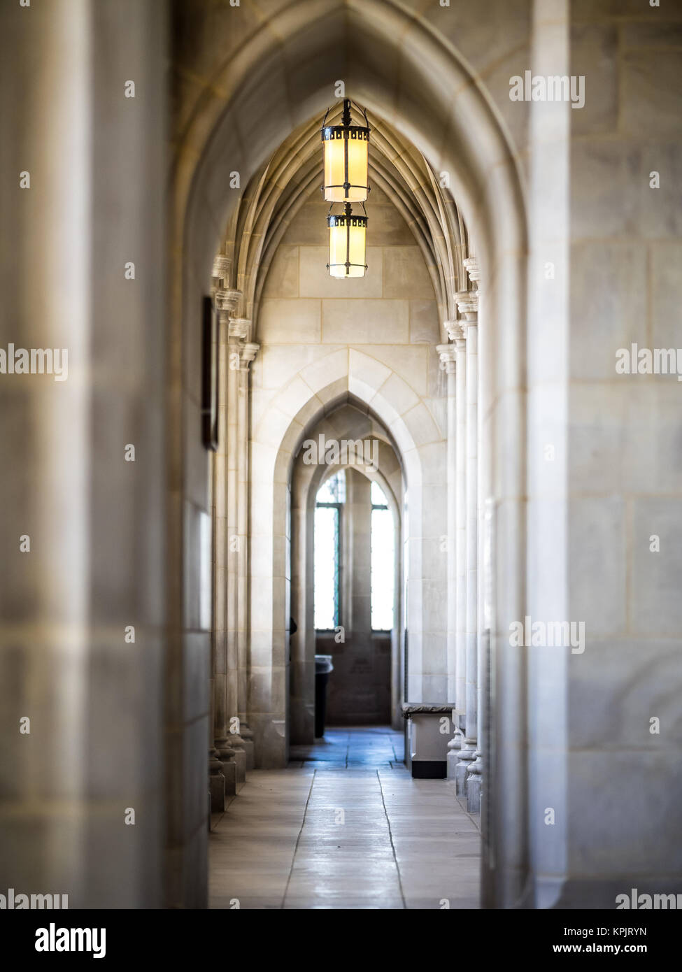 Éclairage intérieur de la cathédrale nationale de Washington. La cathédrale est une église située à Washington, D.C. Banque D'Images