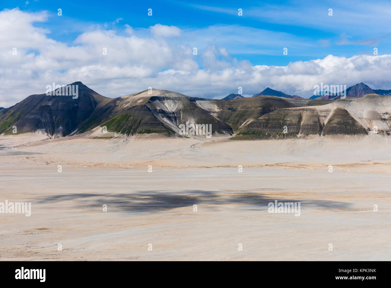 Le contrefort gamme borde le paysage désolé de la vallée de dix mille fume dans Katmai National Park, Alaska, États-Unis d'Amérique Banque D'Images